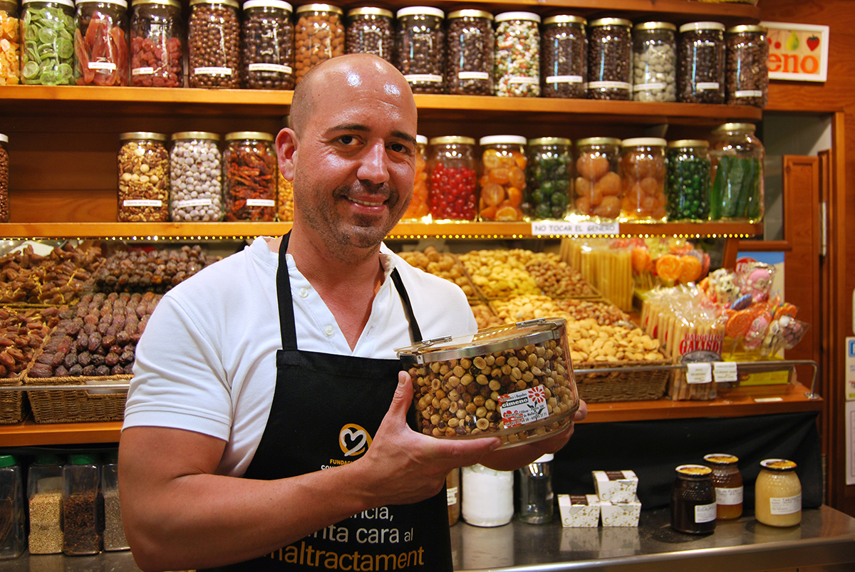 Frutas Gimeno, almendra mallorquina en Mercat de l'Olivar